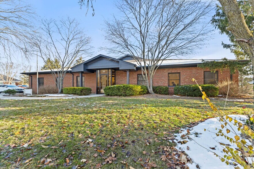 Primary Photo Of 1542 E Greyhound Pass, Carmel Medical For Lease