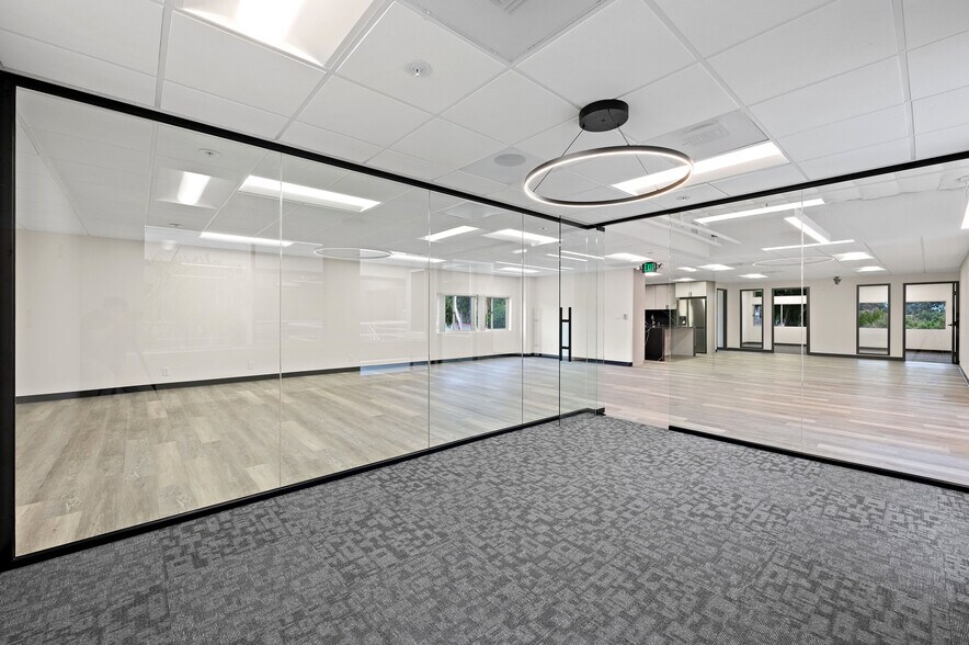 More Photos Of 990 Highland Dr, Solana Beach Coworking Space