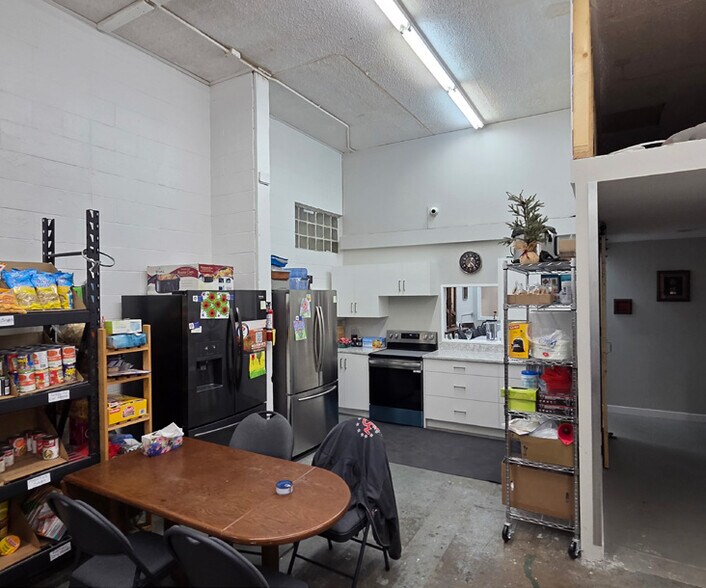 More Photos Of 242 12B St N, Lethbridge Warehouse For Sale