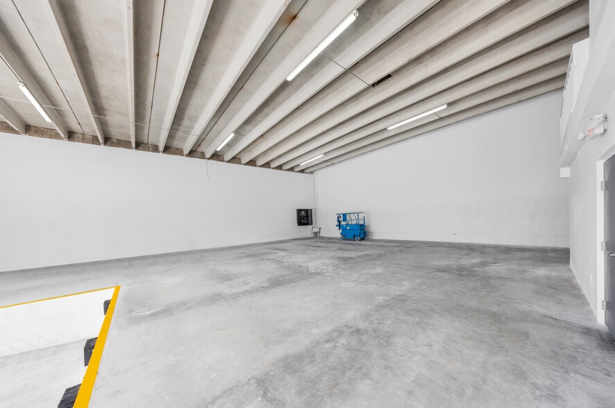 More Photos Of 8009 NW 29th St, Doral Warehouse For Sale
