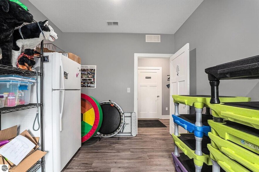 More Photos Of 1859 Southpeak Dr, Traverse City Service For Sale