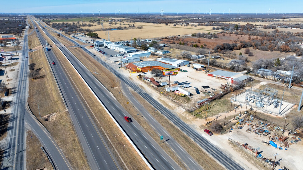 More Photos Of 302 N Access Rd, Clyde Showroom For Sale