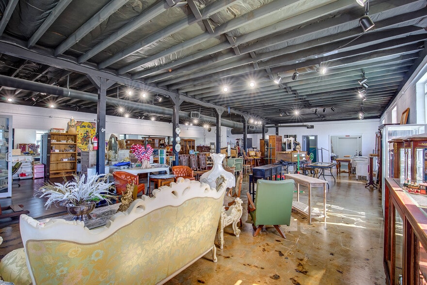 More Photos Of 107 E Locust, Winnsboro Office For Sale