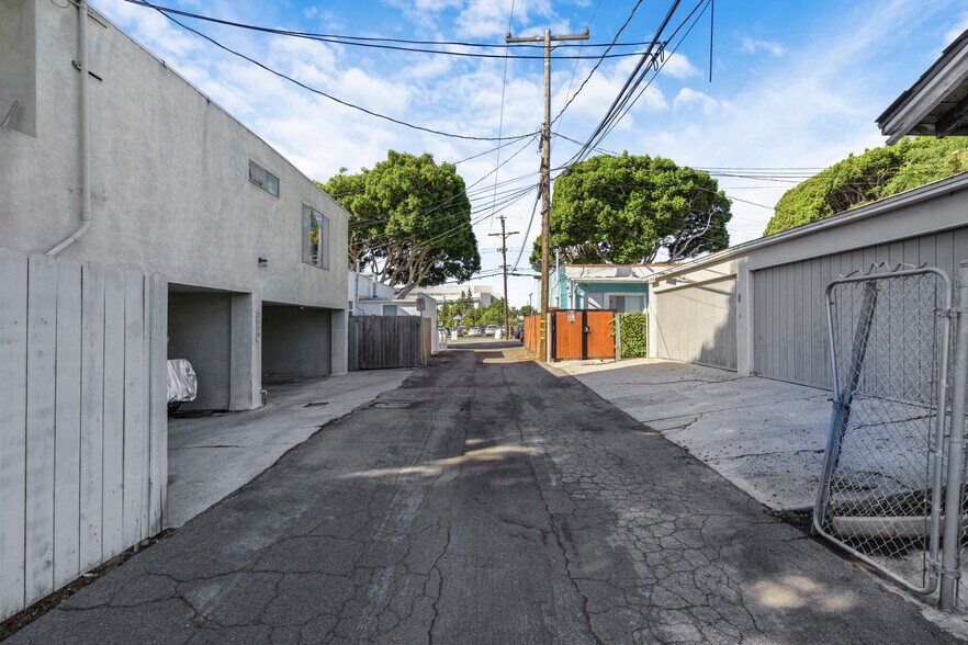 More Photos Of 2440 Arizona Ave, Santa Monica Apartments For Sale