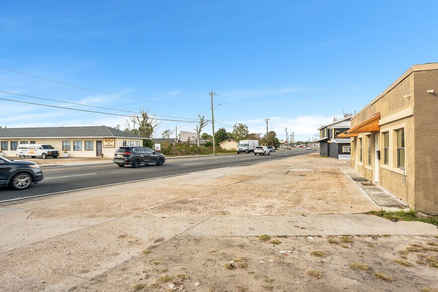 More Photos Of 2900 E 5th St, Panama City Restaurant For Sale