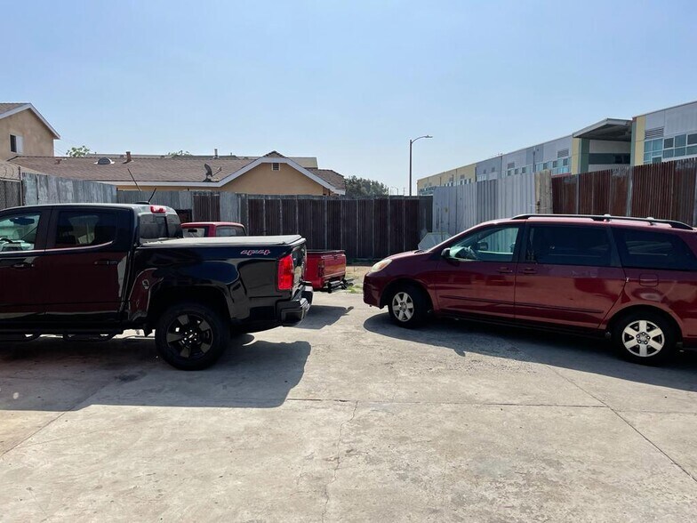 More Photos Of 5620 Main St, Los Angeles General Retail For Sale