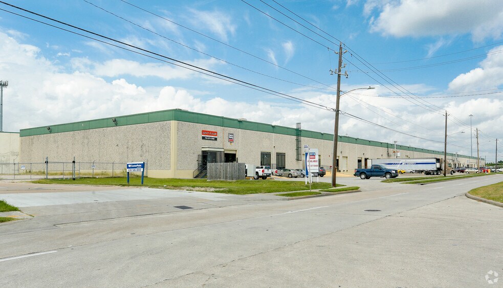 More Photos Of 4851 Homestead Rd, Houston Warehouse For Lease