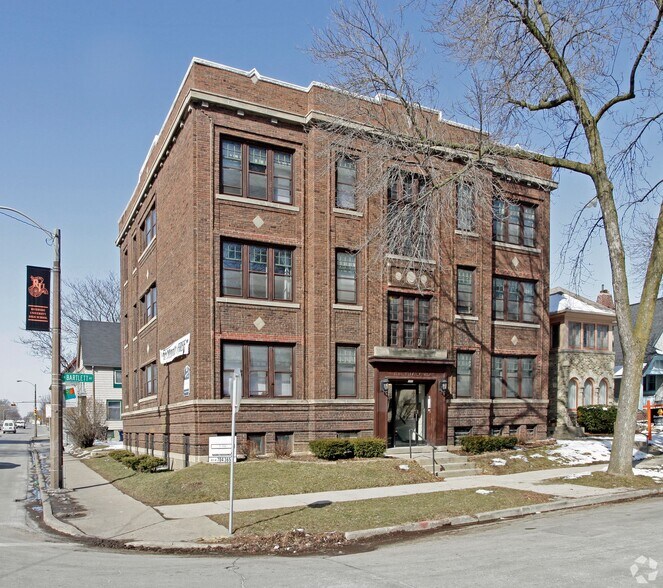 More Photos Of 2905 N Bartlett Ave, Milwaukee Apartments For Sale