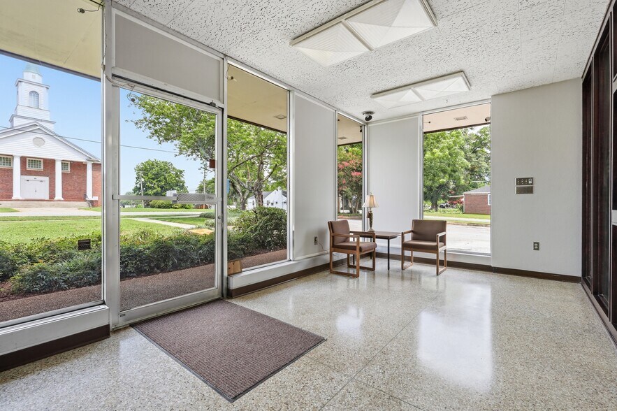More Photos Of 106 S Texas Ave, Greenville Office For Sale