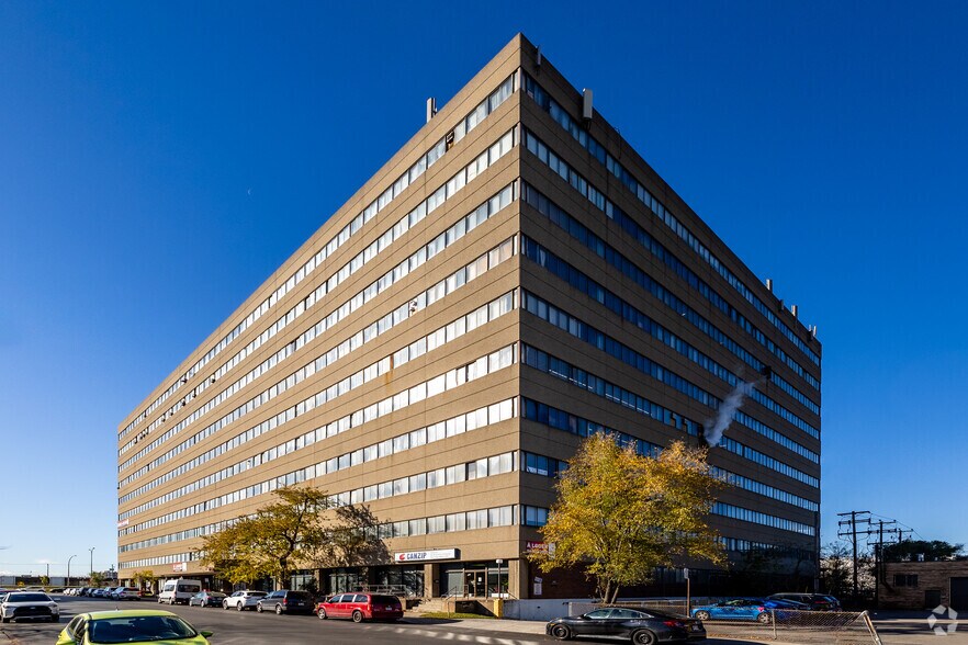 More Photos Of 1625 Rue Chabanel O, Montréal Flex For Sale