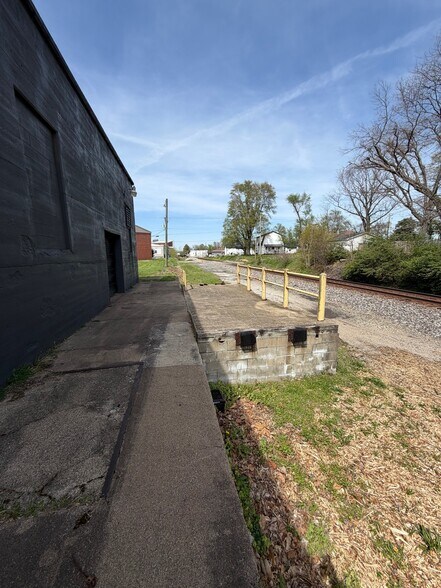 More Photos Of 204 McCreary St, Fort Branch Light Manufacturing For Sale