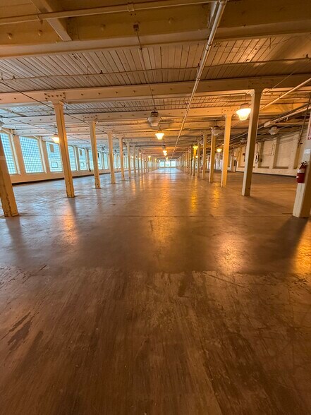 More Photos Of 422B N 3rd St, Albemarle Warehouse For Lease