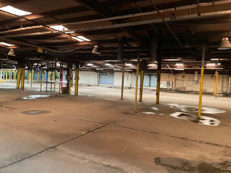 More Photos Of 1801 E College Ave, Mcalester Manufacturing For Lease