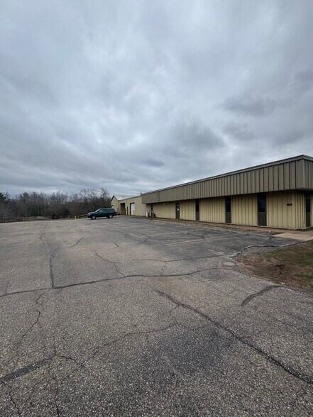 More Photos Of 623 Circle Dr, Iron Mountain Industrial For Sale