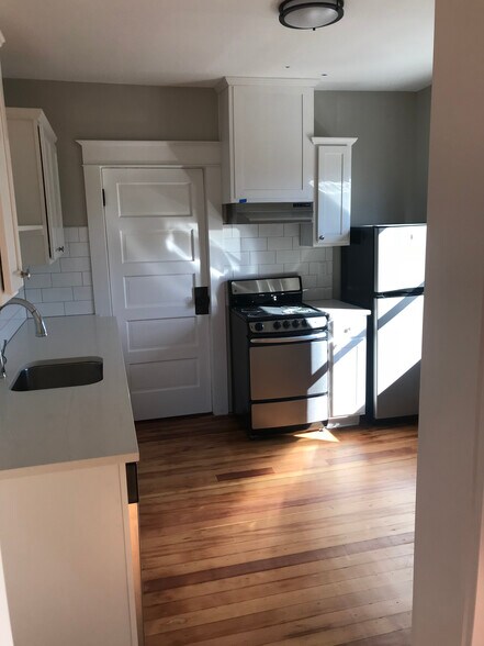 More Photos Of 1035 SE 14th Ave, Portland Apartments For Sale