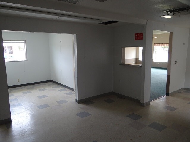 More Photos Of 624 Winchester Ave, Reedsport Office For Sale