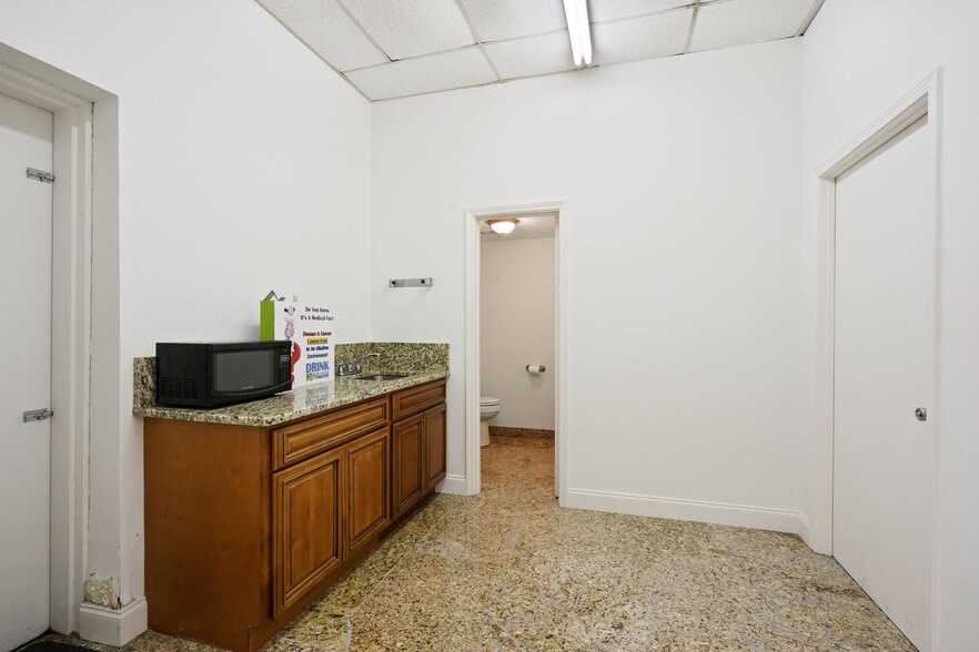 More Photos Of 101-181 Commercial Sq, Slidell Storefront Retail Office For Lease