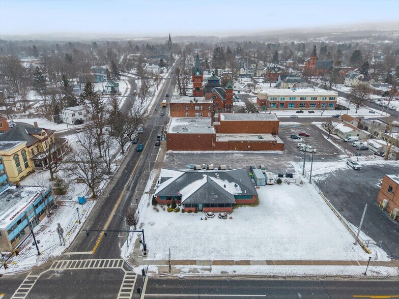 More Photos Of 212 Main St, Oneida General Retail For Sale