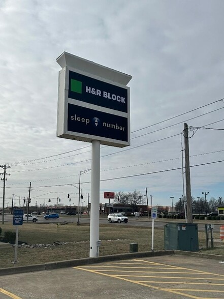 More Photos Of 5051 Frederica St, Owensboro Storefront Retail Office For Lease