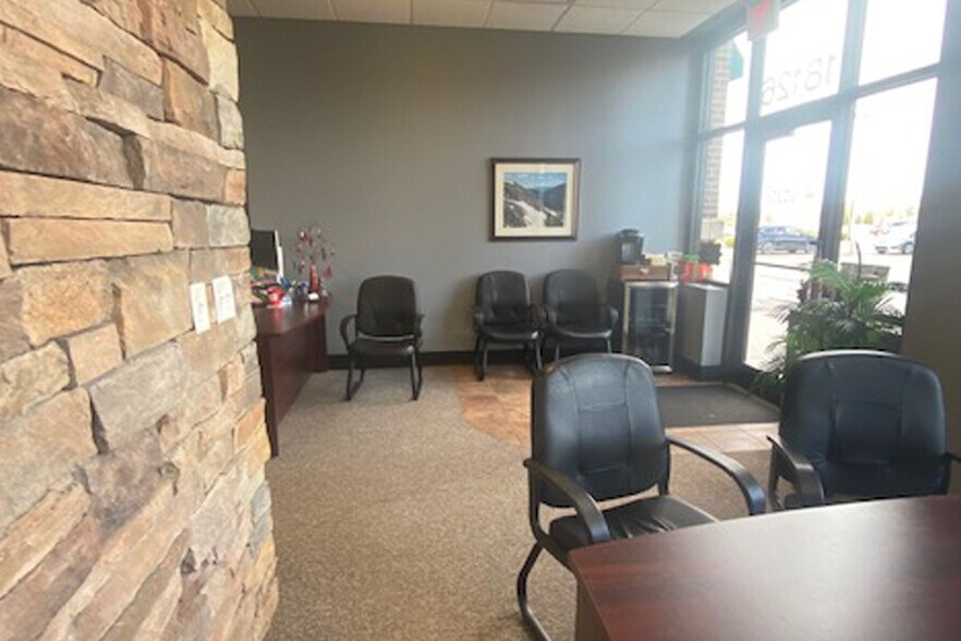 More Photos Of 18110-18134 W 119th St, Olathe General Retail For Lease