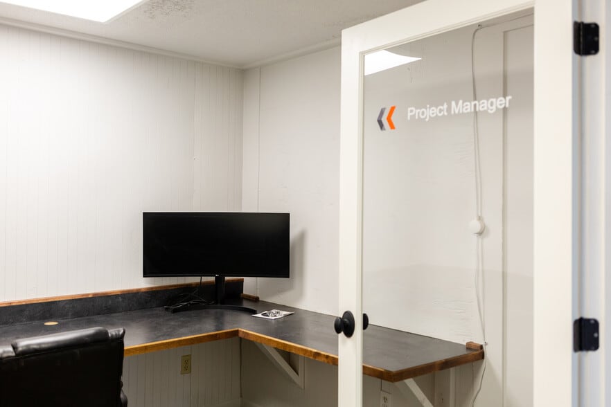 More Photos Of 2321 W 1st St, Duluth Service For Sale