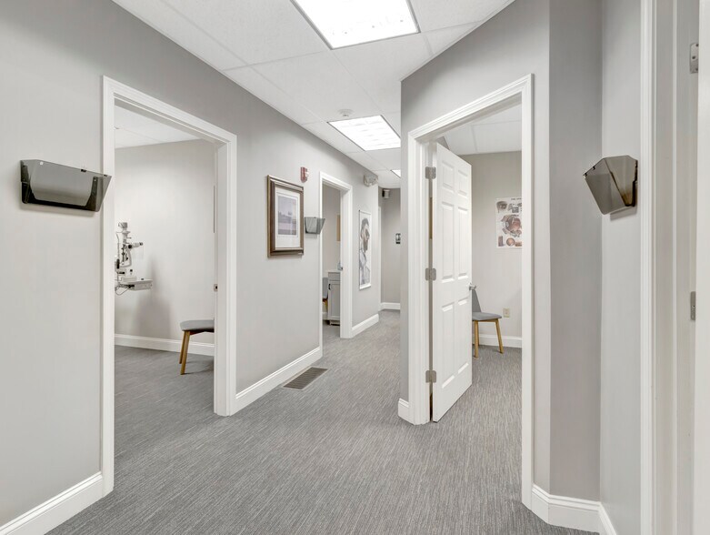 More Photos Of 1-5 N Main St, Mansfield Storefront Retail Residential For Lease