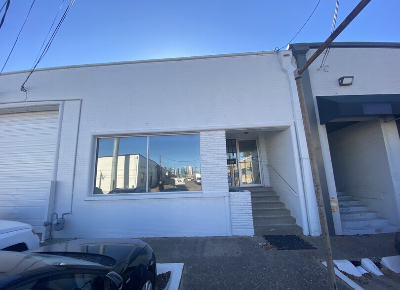 Primary Photo Of 1327 E Levee St, Dallas Showroom For Lease