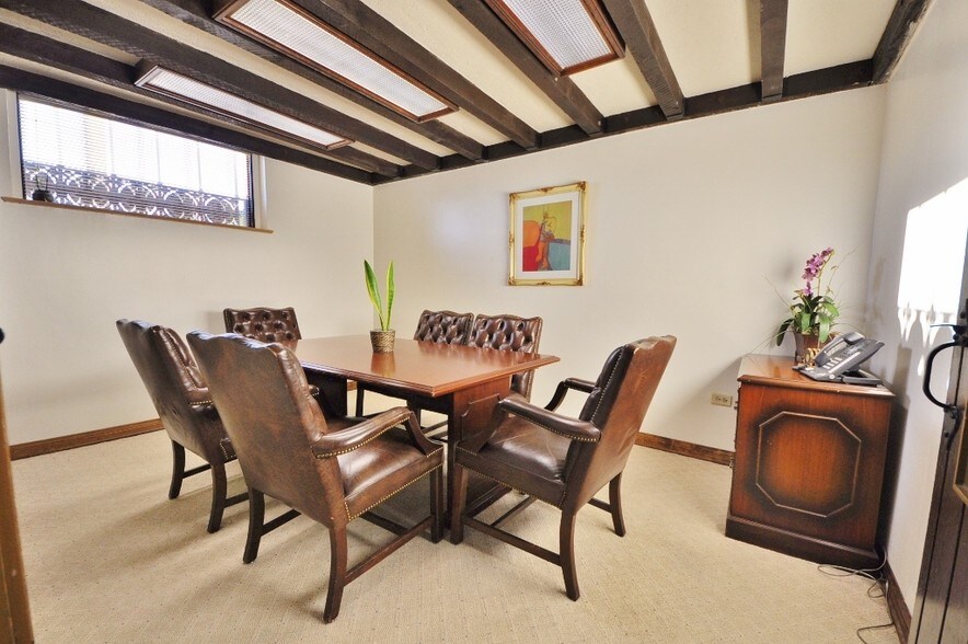 More Photos Of 2472-2476 Lake Ave, Altadena Office For Lease