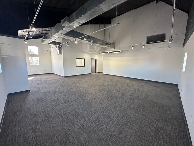 More Photos Of 5712 Val Verde St, Houston Loft Creative Space For Lease