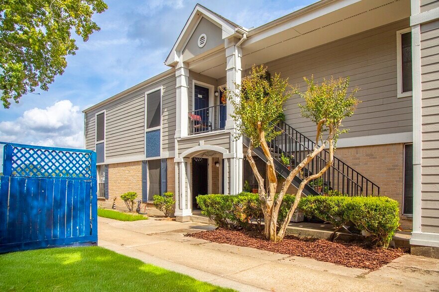 More Photos Of 8600 Theta St, Houston Apartments For Sale