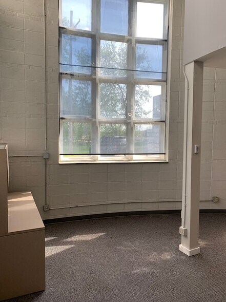 More Photos Of 12425 Knoll Rd, Elm Grove Loft Creative Space For Lease
