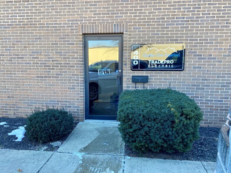 More Photos Of 400-460 Fame Rd, Dayton Light Distribution For Lease