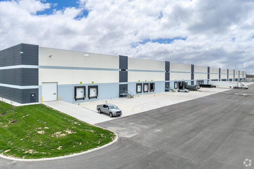 More Photos Of 1800 Deffenbaugh Ct, Columbus Distribution For Lease