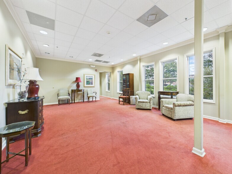 More Photos Of 201 E Dr Hicks Blvd, Florence Medical For Sale