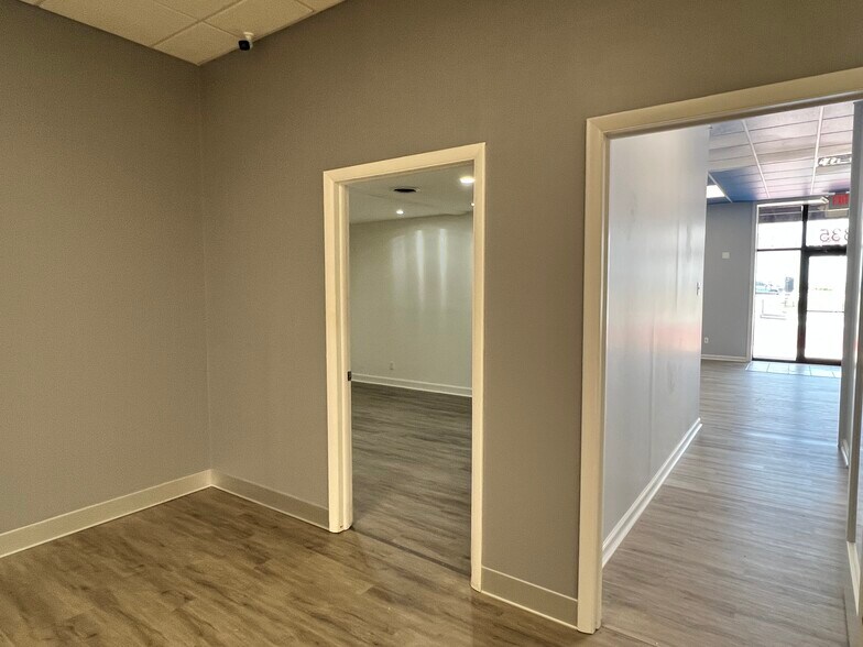 More Photos Of 835 N Capitol Ave, Indianapolis Light Distribution For Lease