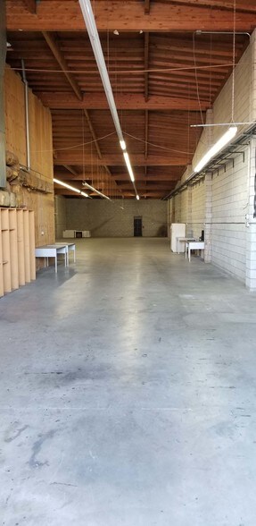 More Photos Of 810 E Jefferson Blvd, Los Angeles Warehouse For Lease