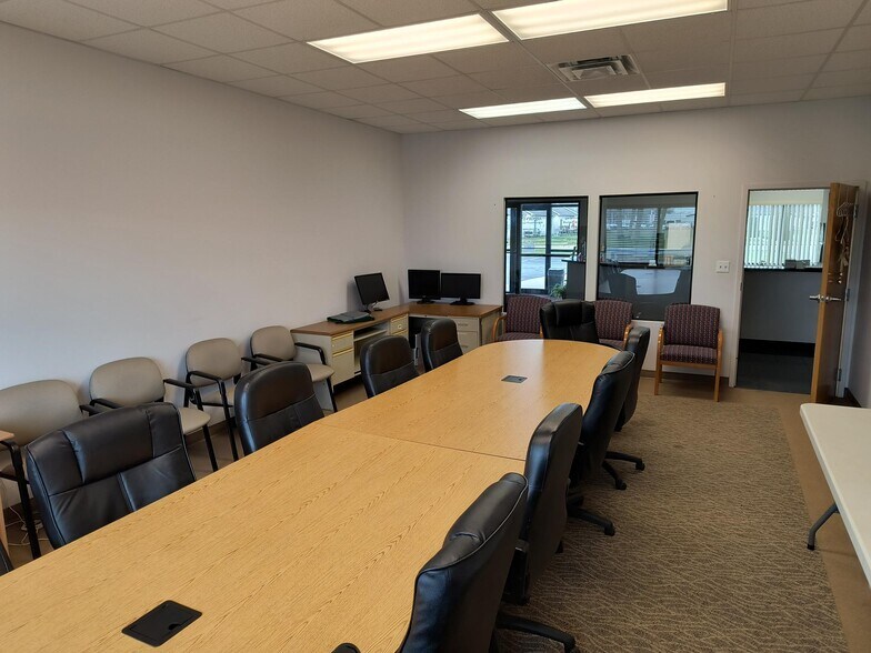 More Photos Of 9801-9805 Prairie Ave, Highland Medical For Lease