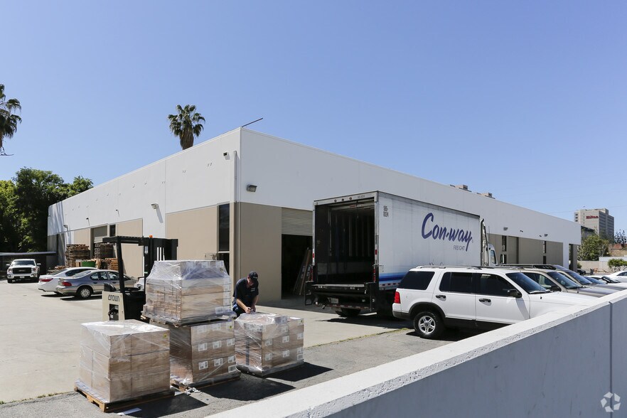 More Photos Of 6400 Variel Ave, Woodland Hills Manufacturing For Lease
