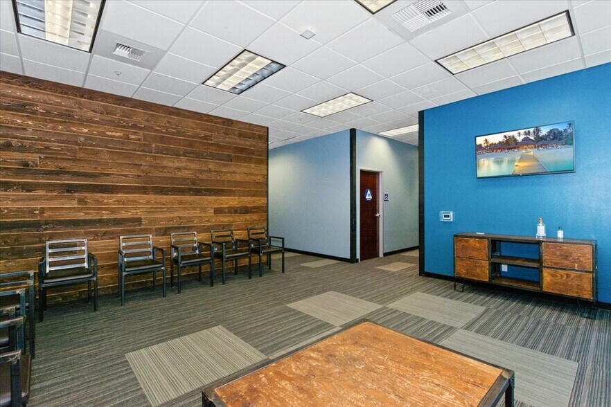 More Photos Of 7970 Cherry Ave, Fontana Showroom For Lease
