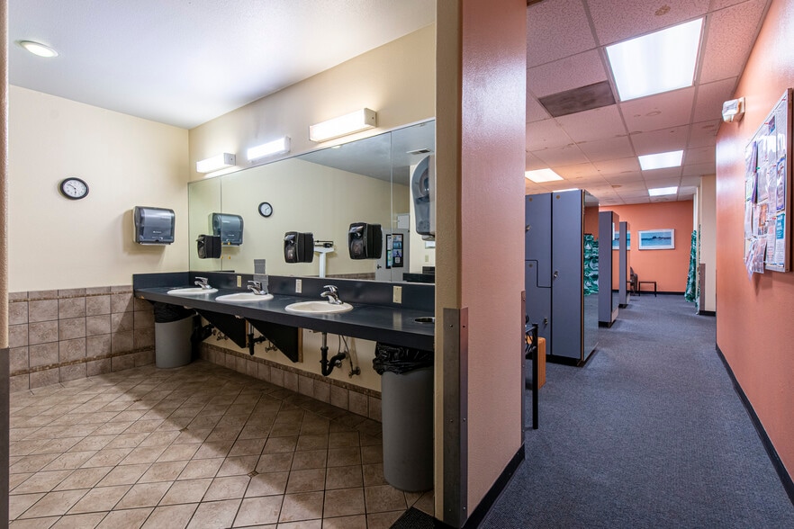 More Photos Of 1713 Beavercreek Rd, Oregon City Freestanding For Lease