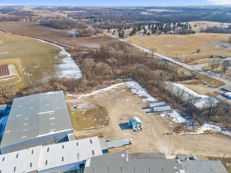 More Photos Of 908-918 E Franklin St, Hartford City Manufacturing For Lease