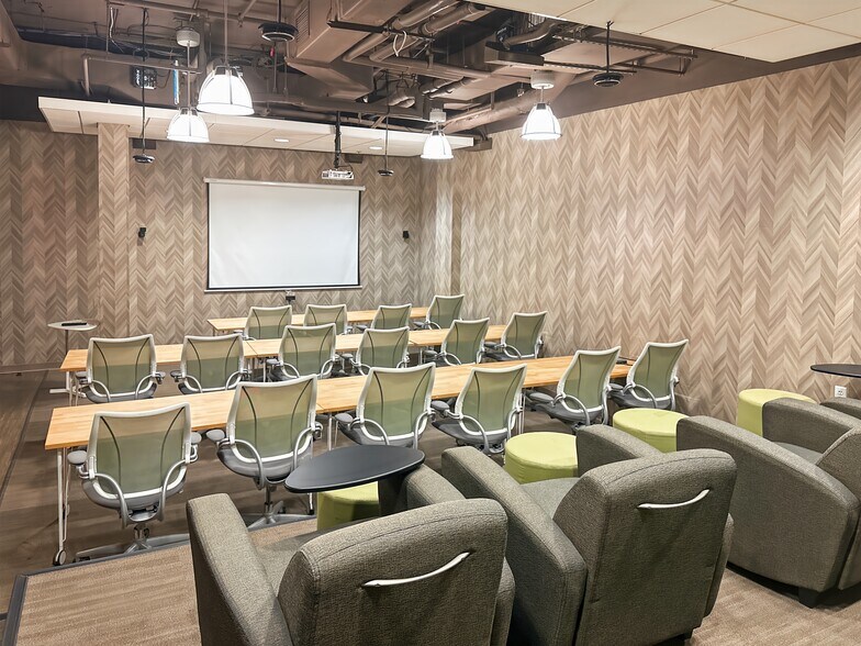 More Photos Of 122 W Pine St, Orlando Coworking Space