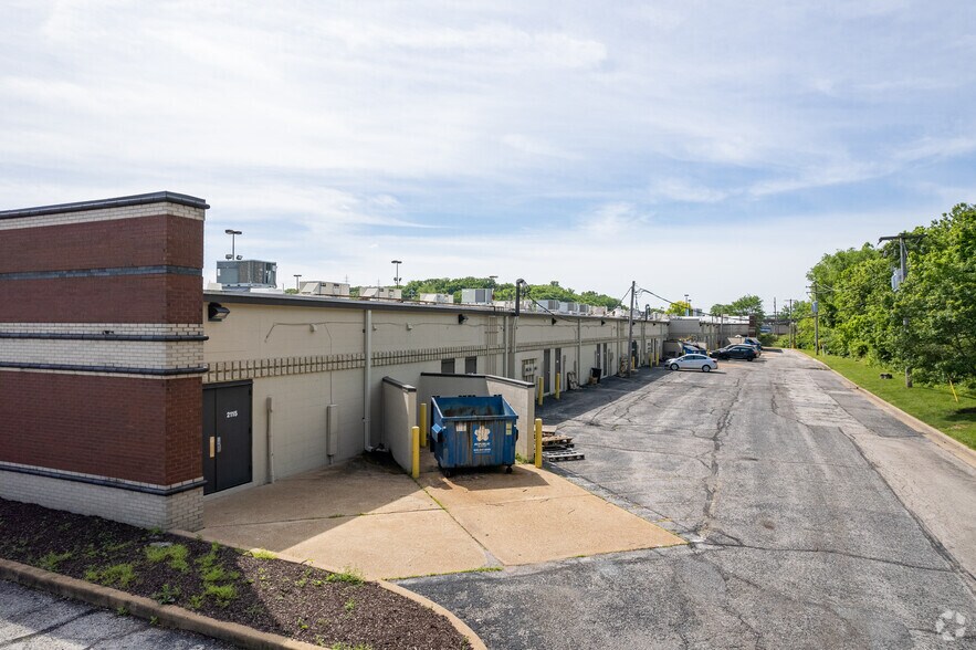 2121 Barrett Station Rd, Saint Louis, MO 63131 Retail For Lease