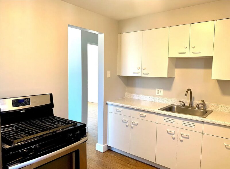 More Photos Of 1143 Akron St, Aurora Apartments For Sale