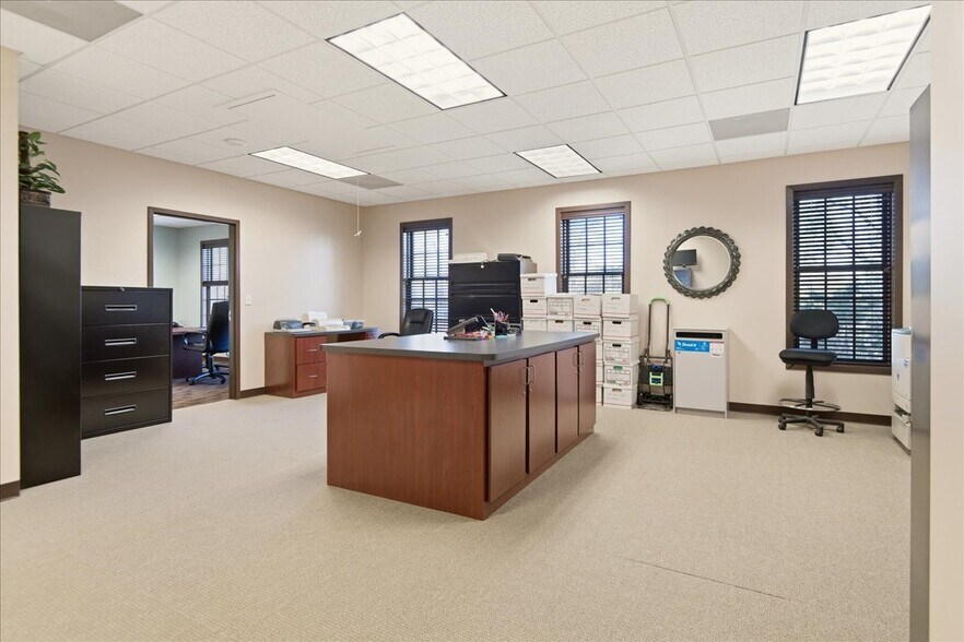 More Photos Of 1149-1177 Jefferson Green Cir, Midlothian Office For Sale