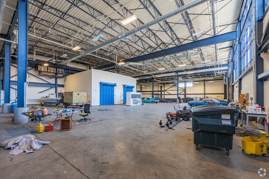 More Photos Of 71 Frankland Rd, Hopkinton Manufacturing For Lease