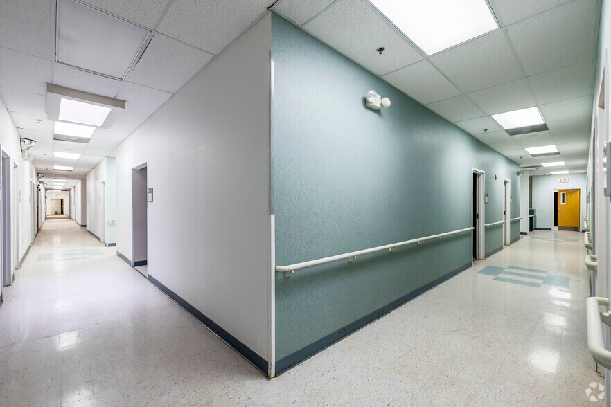 More Photos Of 6104 Avenue Q South Dr, Lubbock Medical For Sale