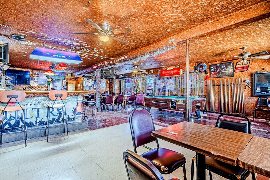 More Photos Of 512 Sodville St, Sinton Sports And Entertainment For Sale