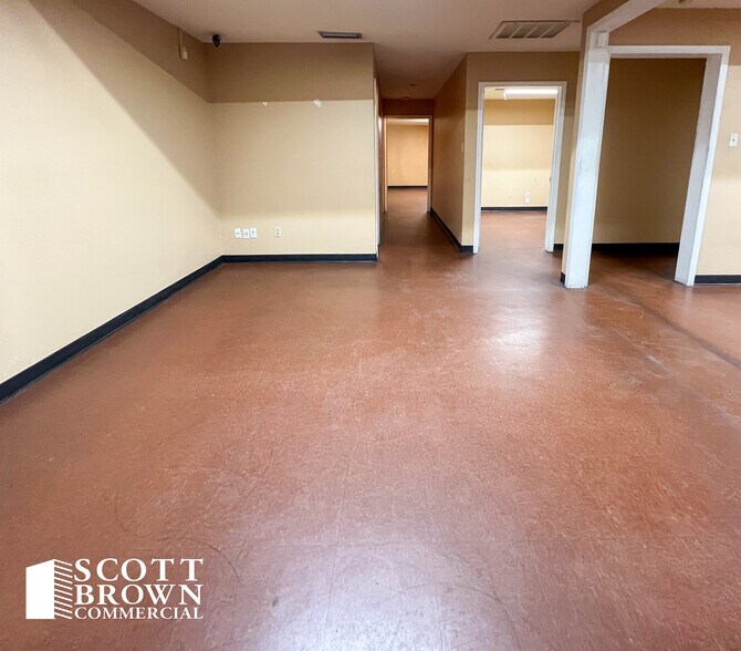 More Photos Of 10420 Plano Rd, Dallas Flex For Lease