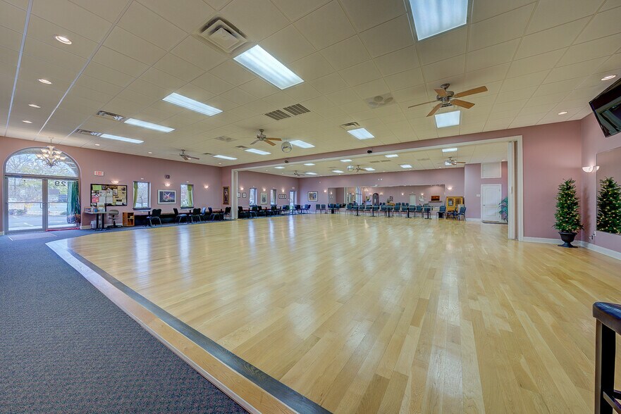 More Photos Of 1129 Thomas Jefferson Rd, Forest General Retail For Sale